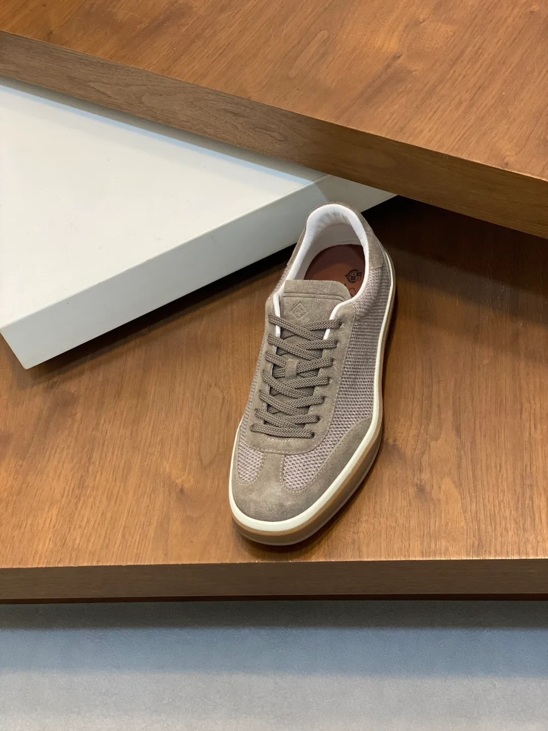P420 Loro Piana - classic casual shoes, men's lace-up casual shoes and sneakers, high-quality lightweight and comfortable fabrics, suitable for outdoor leisure, the color scheme is young and energetic, it goes great with sportswear or casual suits! Code number: 39-44 (38, 45, 46, can be customized No. 088